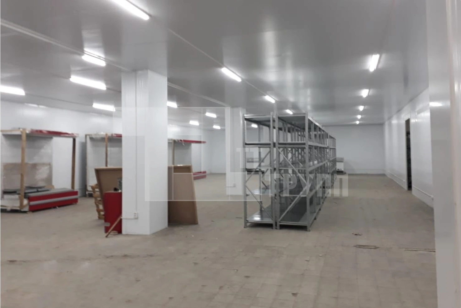 Интерьер морозильной камеры с панелями